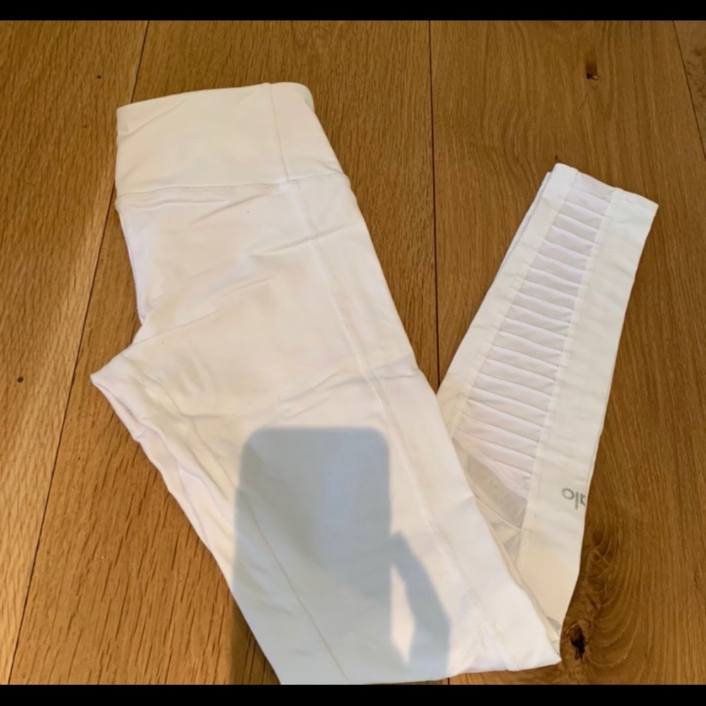 Super cute white all leggings!!